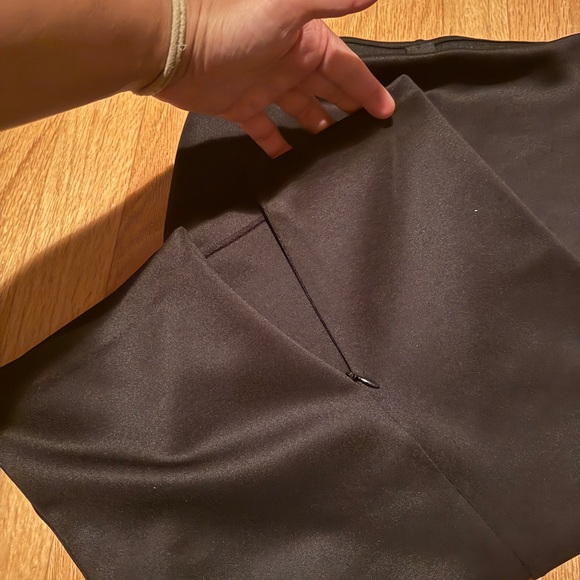 H&M Classic Black Pencil Skirt - Picture 2 of 3